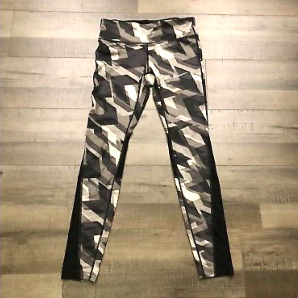 NIKE•Power Racer Geometric Leggings - Picture 5 of 10